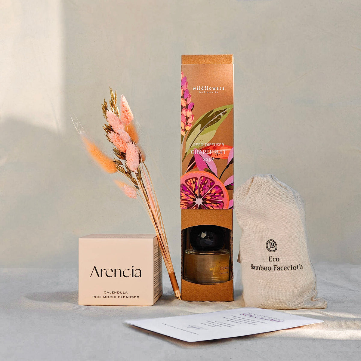 Wildflowers diffuser, Arencia Rice Mochi Cleanser og ansiktsklut i bambus i Gjenskinn gaveeske