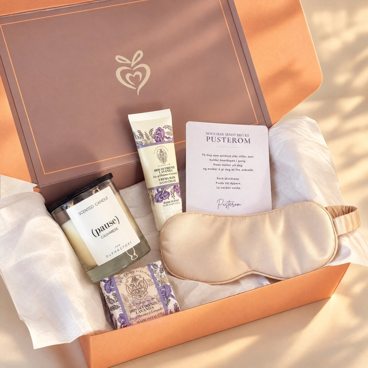 Pause gaveeske med Cashmere duftlys, lavendel håndkrem, sovemaske og såpe