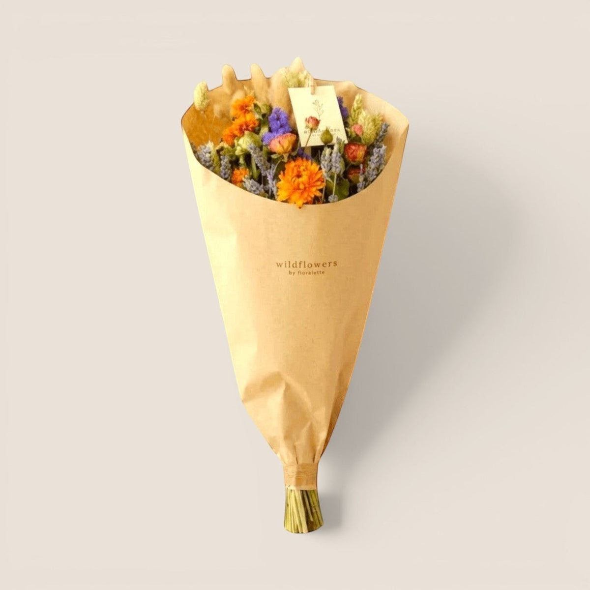 Ekte tørkede blomster fra Wildflowers by Floriette i varme toner i gaveeskene til Gavetil